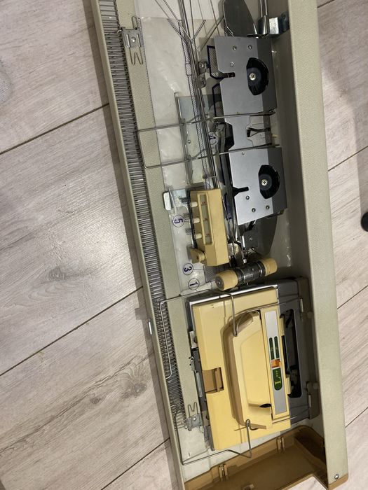 Brother kh830 вʼязальна машина 5-го класу в гарному стані (вязальная)