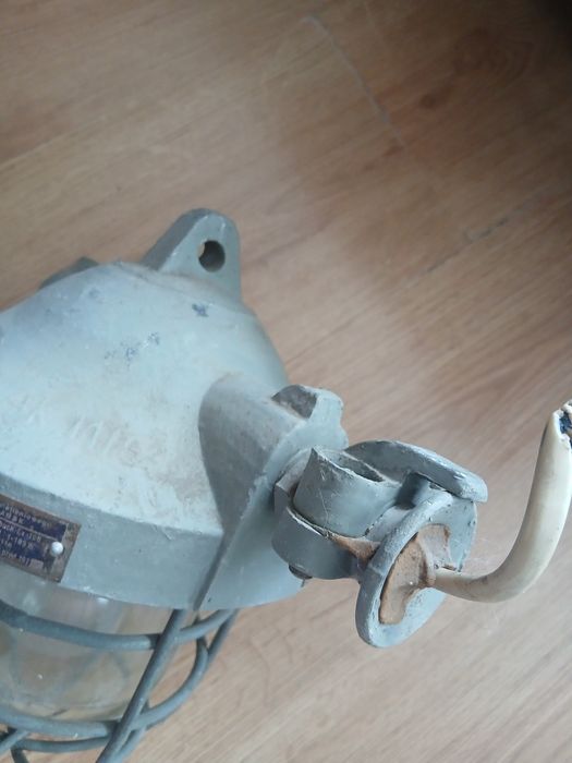 Lampa magazynowa loft rezerwacja