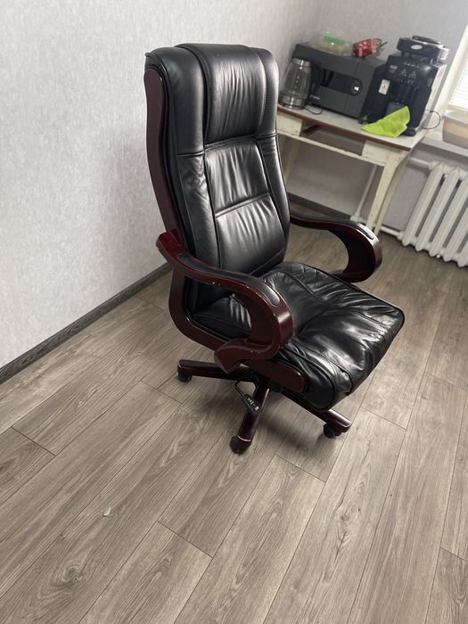 Продам офісне крісло