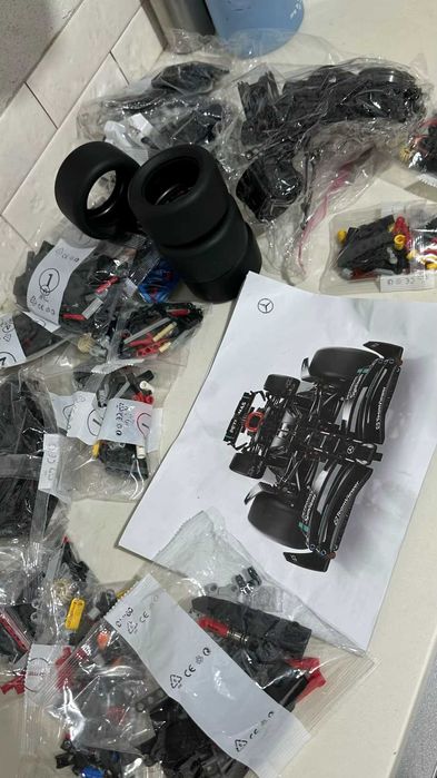 Réplica LEGO F1 Mercedes W14 – Novo por montar