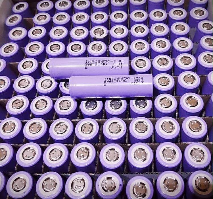 Samsung 29 e. 2900 mAh. Powerbank