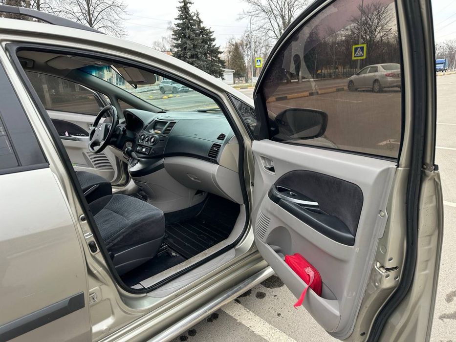 mitsubishi grandis