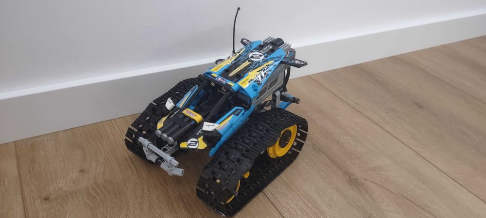 LEGO 42095 Sterowana wyścigówka 2w1