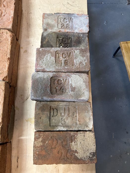 Cegły zabytkowe z Sygnaturami