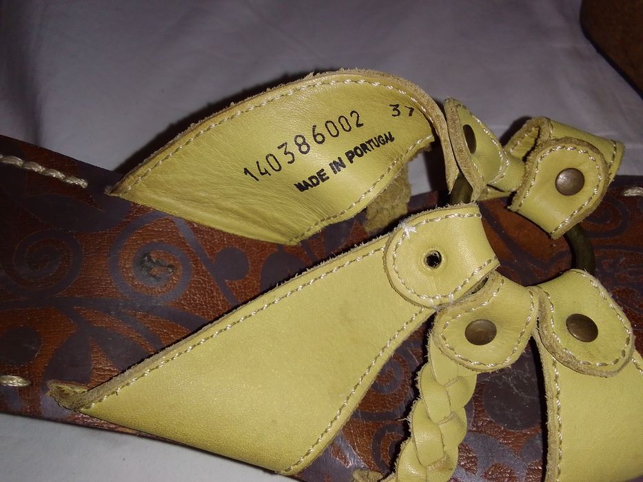 Шлепанцы кожаные на пробковой платформе.