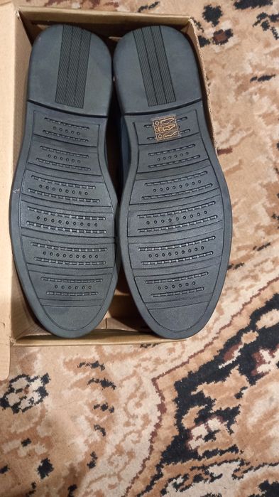 Продам туфли новые