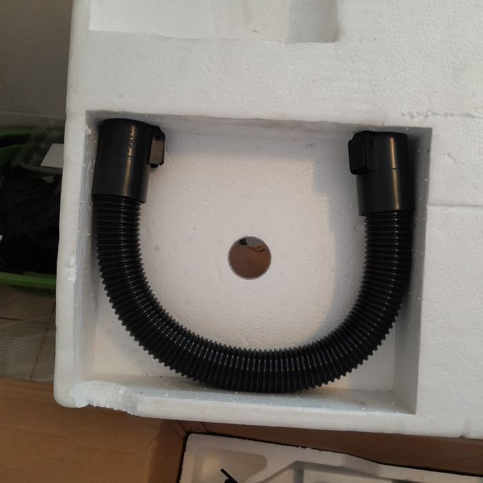 Нова торцовочна пила AEG PS 216 L