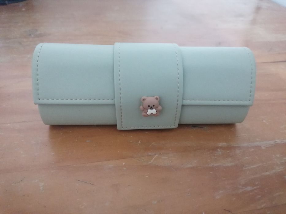 Caixa de óculos verde-menta