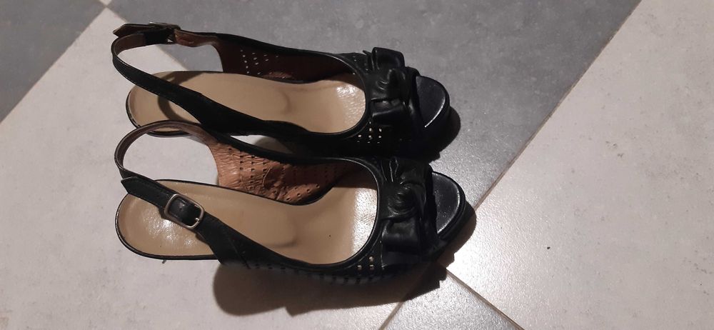 Босоніжки шкіряні 35 розмір