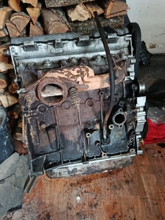 Двигун на автомобіль Пежо 605/405