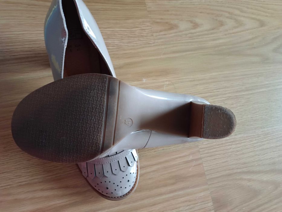 Buty damskie na obcasie