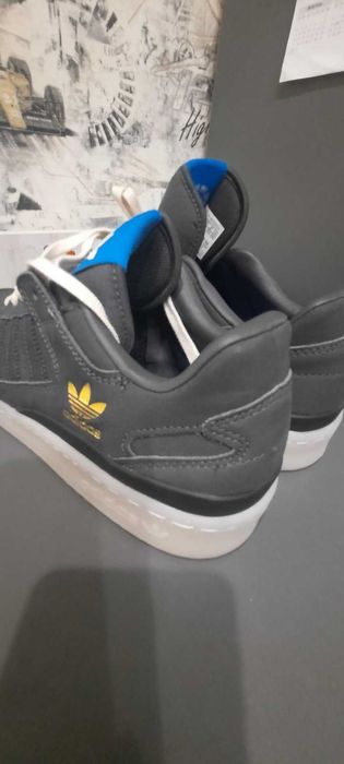 Кросівки Adidas 40/5 Нові