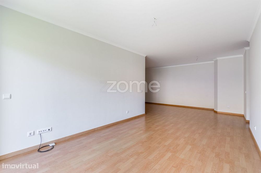 T2 Novo com Amplas Áreas, Piscina Aquecida e Excelente Localização