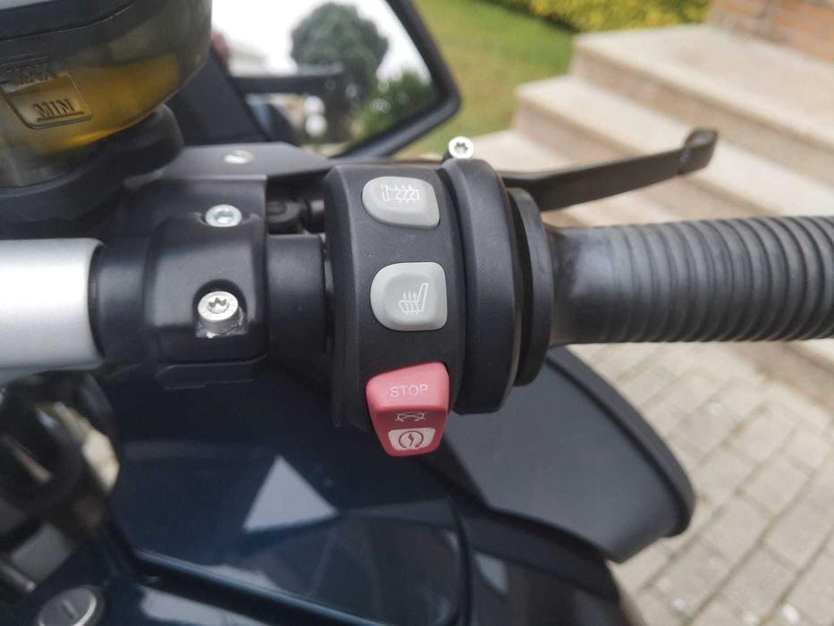 BMW R 1200 RT com malas laterais e top case