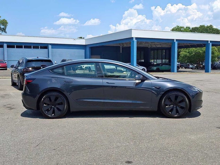 Tesla Model 3 Long Range      2025