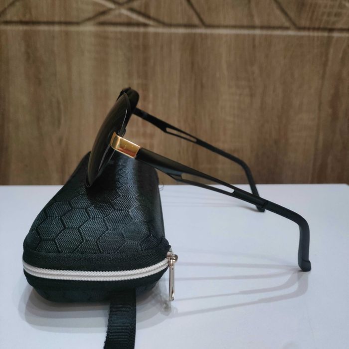 Nowe okulary z etui przeciwsłoneczne