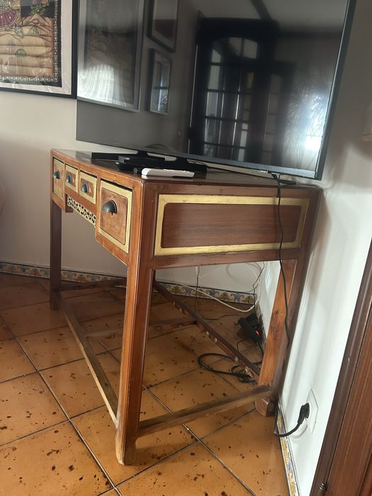 Aparador oriental antigo