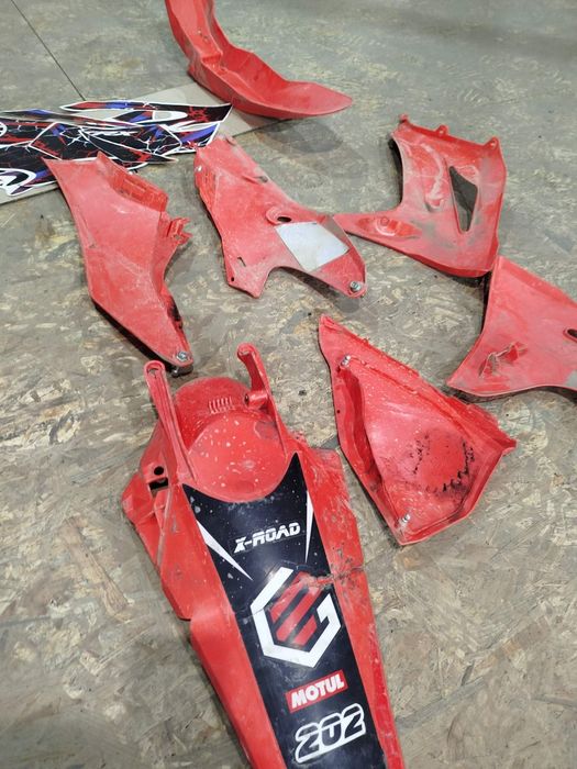 Пластик мотоцикла Geon Terra X 300 2025. Крило заднє.