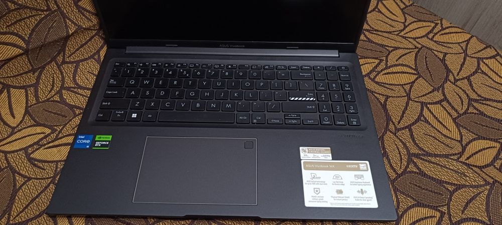 Laptop Asus vivobook 16