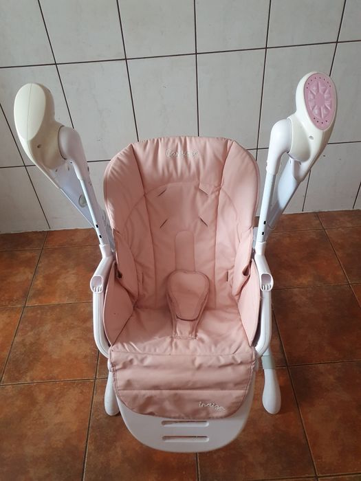 Krzesełko do karmienia.