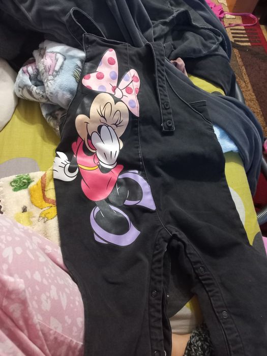 На дівчинку джинсовий комбінезон