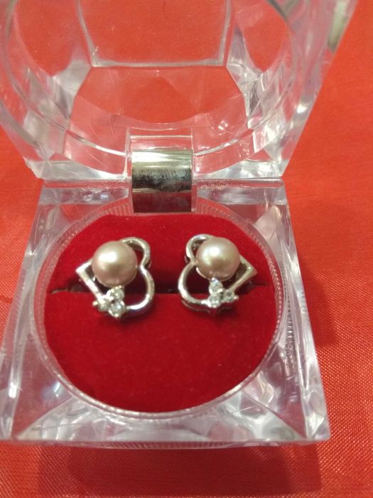 Новый комплект из серебра: кольцо и сережки с морским жемчугом