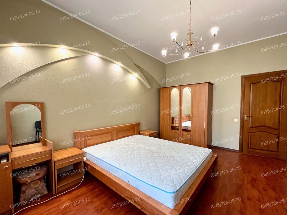 Вільна гарна квартира з автономним опаленням в Центрі міста