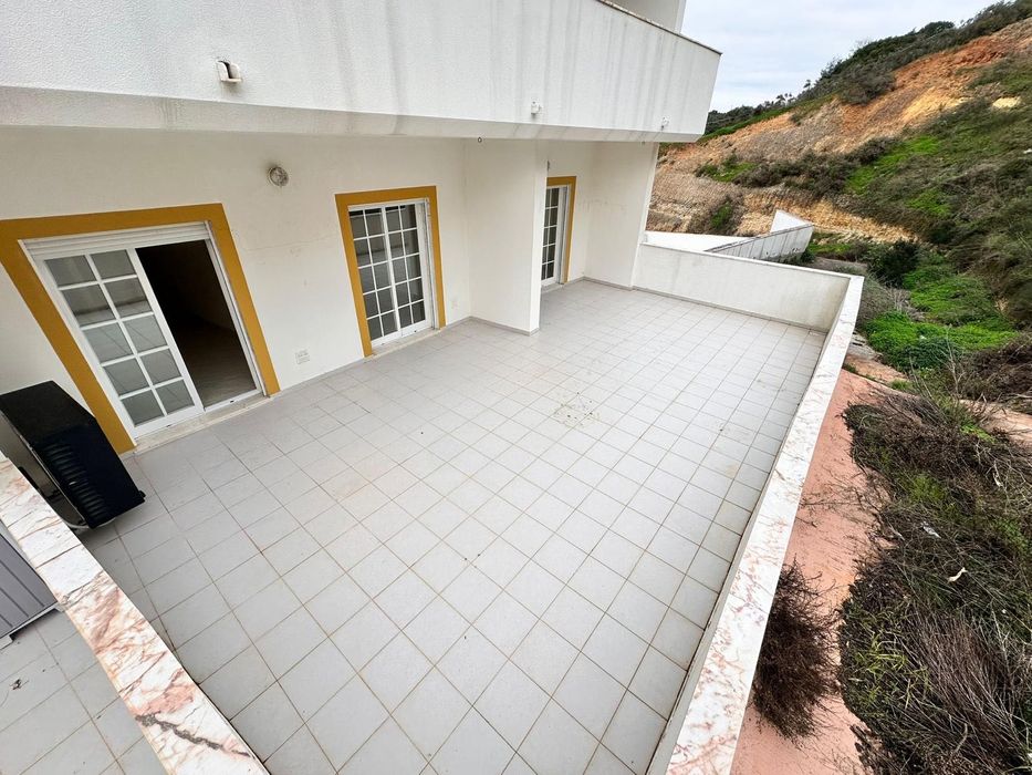 T2 Carvoeiro ANUAL / arrenda-se / to Rent