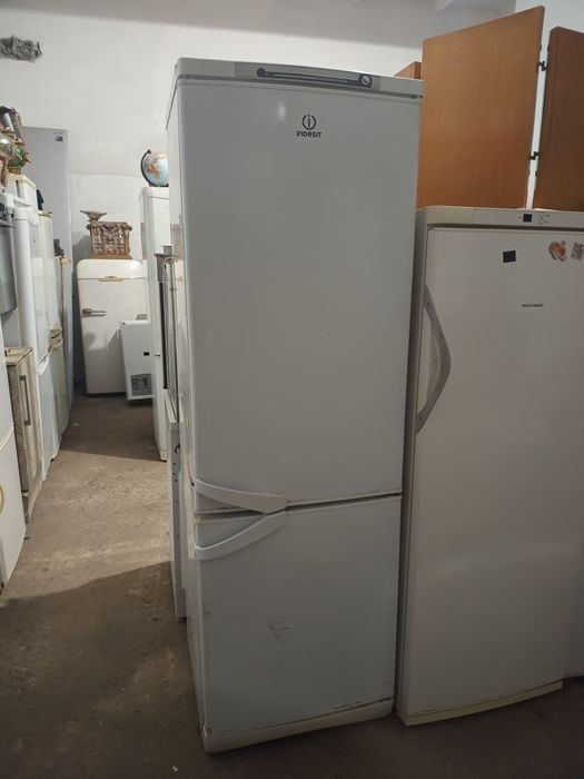 продам холодильник Арістон