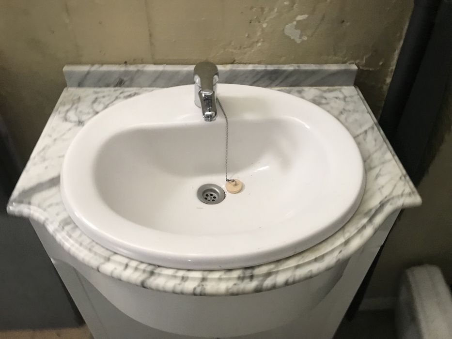 Movel e espelho WC