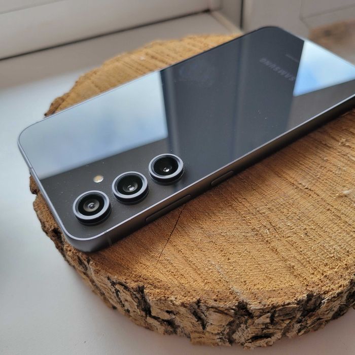 Samsung s23 fe 8/128 идеал snapdragon amoled android 16 sim +esim