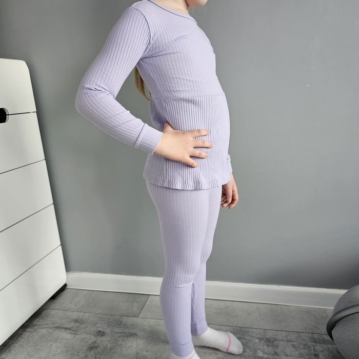 Śliczny komplet fioletowy prążek 128cm