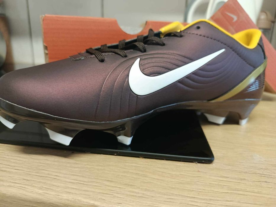 Chuteiras CR7 lightspeed