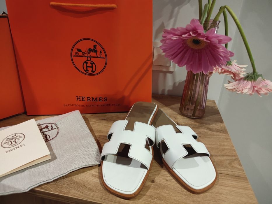 Piękne klapki Hermes 38
