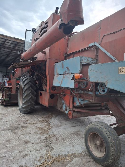 Kombajn zbożowy Bizon Z056