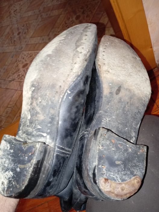 Хромові чоботи давні