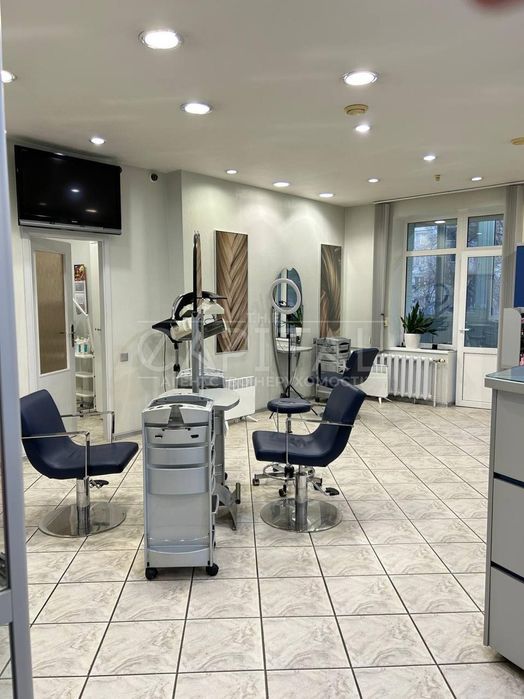 Продаж! Фасад! Торгова! Салон Краси! Григоренко! 73 м²! 1 986 $ за м²!