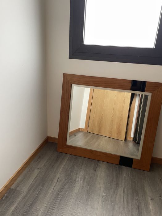 Espelho praticamente como novo e modernor