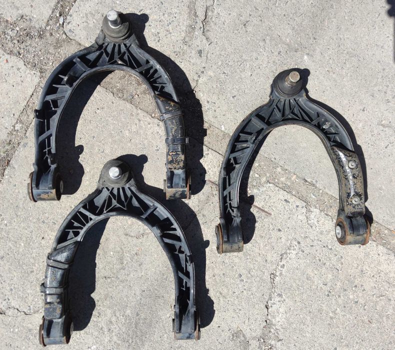 Важіль верхній передній лівий (оригінал) Model 3