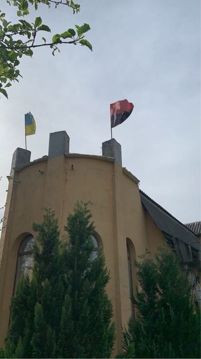 Житловий будинок чисте повітря вода тепло інтернет ….
