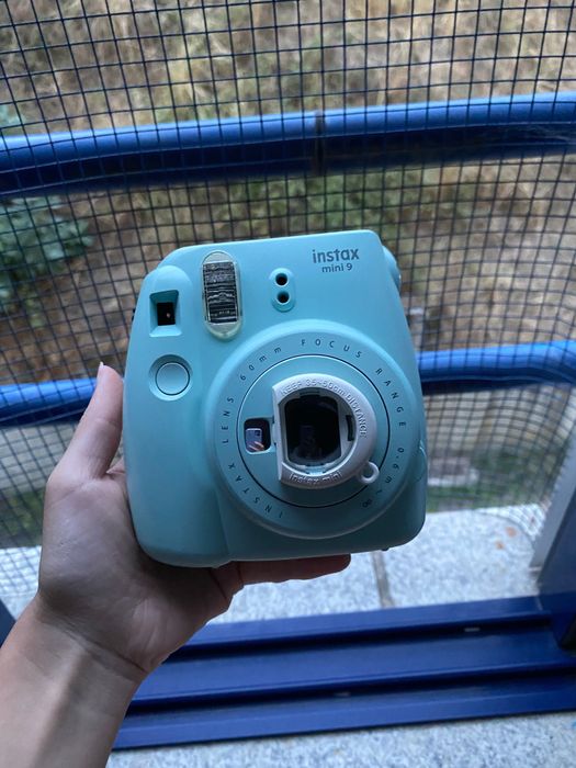 Instax mini 9 em azul - nova com caixa