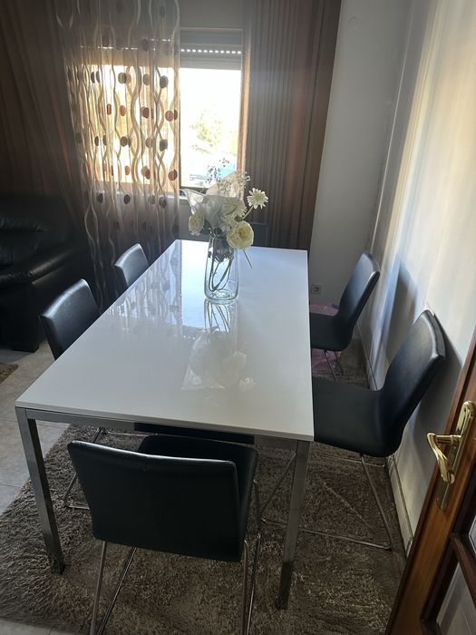 Mesa de jantar + 6 cadeiras