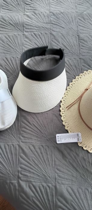 Kapelusz daszek plus buty plażowe