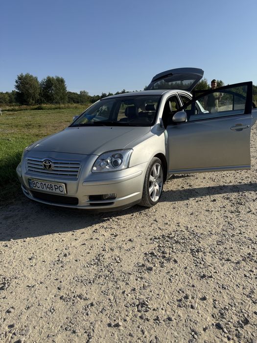 Продам Тойота Авенсис 2003