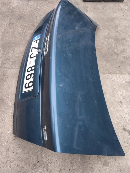 Продам крышку багажника на audi a4 b5