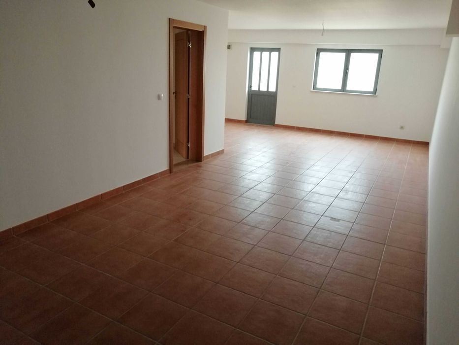 Vende-se moradia Pombal