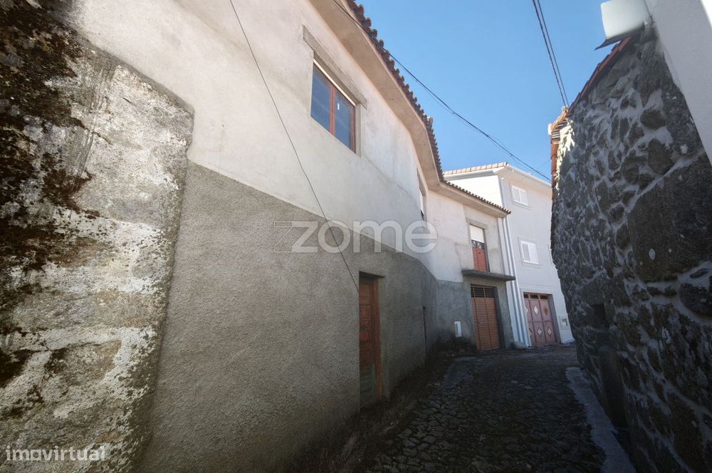 Três Moradias com terreno Pópulo, Alijó