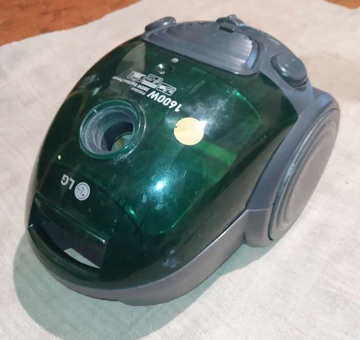 Пылесос "LG fvd 3060 1600w"