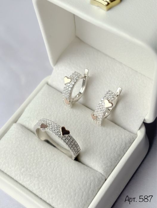 Продаю срібні прикраси - сережки,браслети,кольє,комплекти.