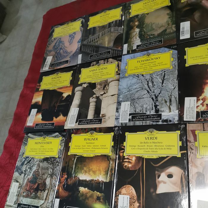 Colecção de CDS de opera novos